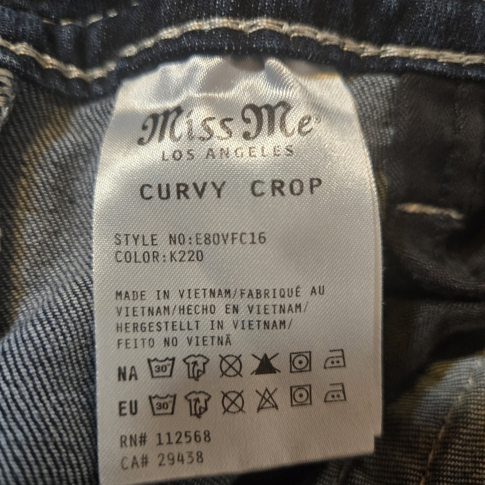 Miss Me Mid-Rise Curvy Crop Bermuda Shorts 32 Dark Wash Embellished Pockets - Picture 8 of 9